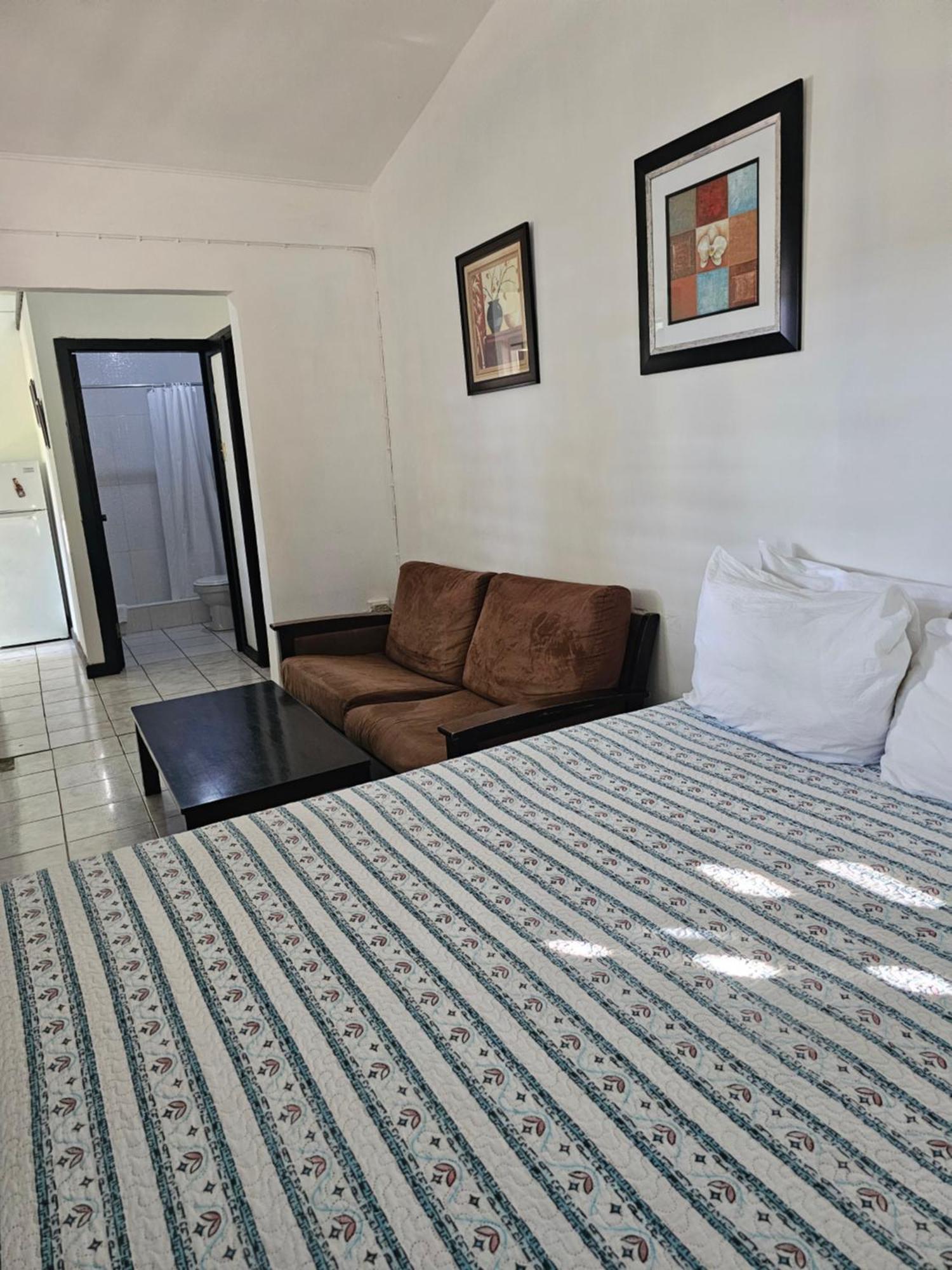 Roots Cafe Rooms Negril Buitenkant foto