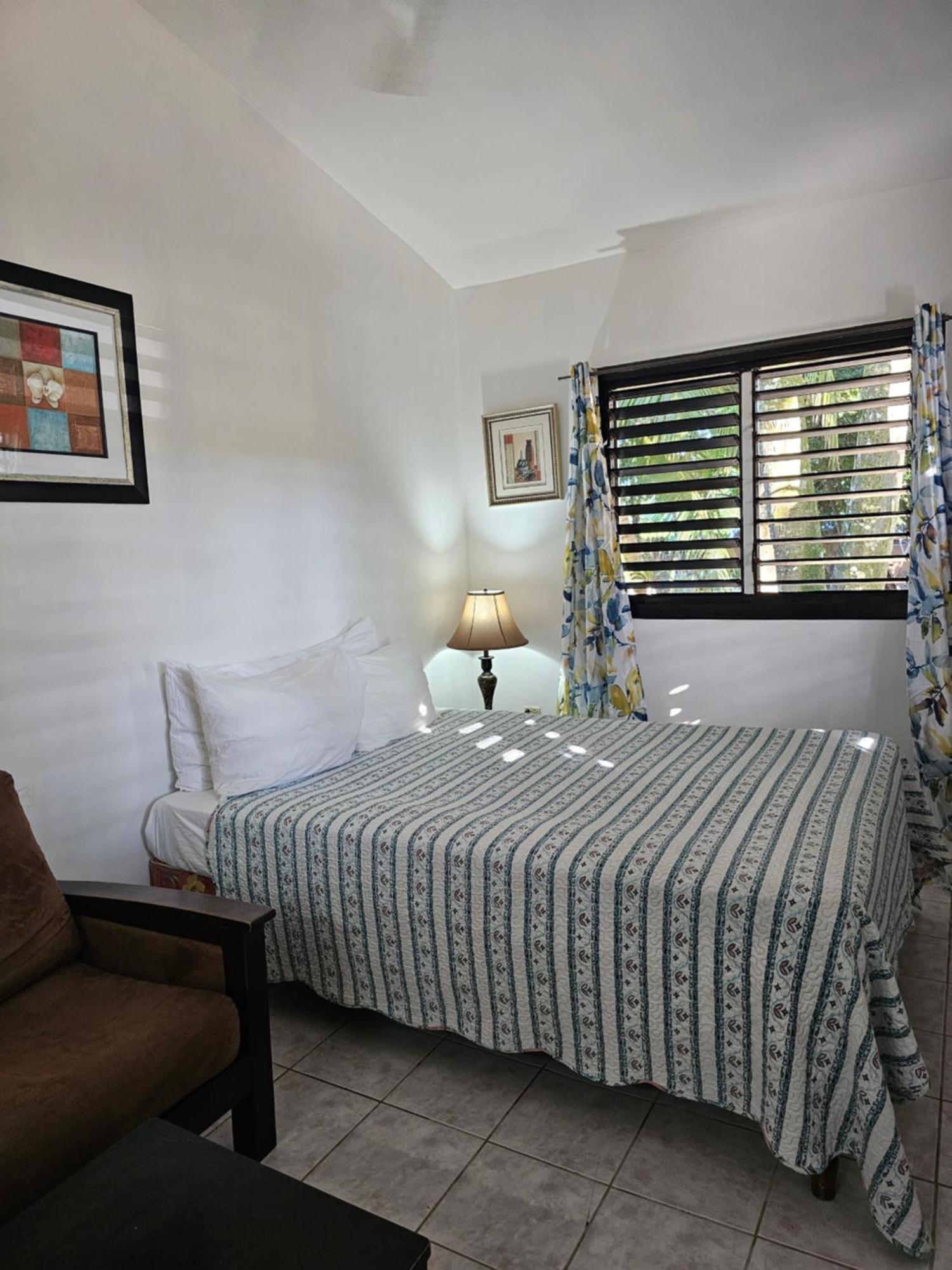 Roots Cafe Rooms Negril Buitenkant foto
