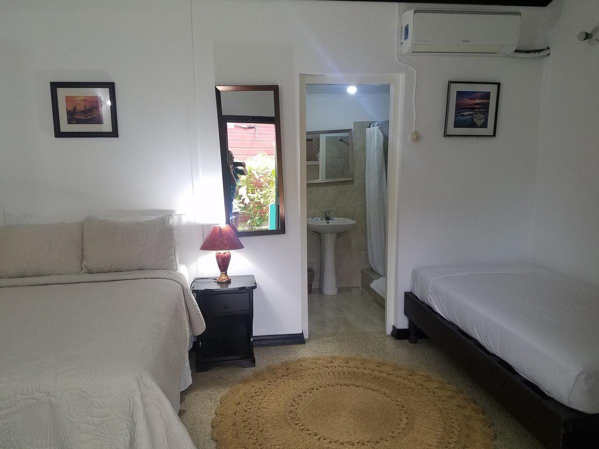 Roots Cafe Rooms Negril Buitenkant foto