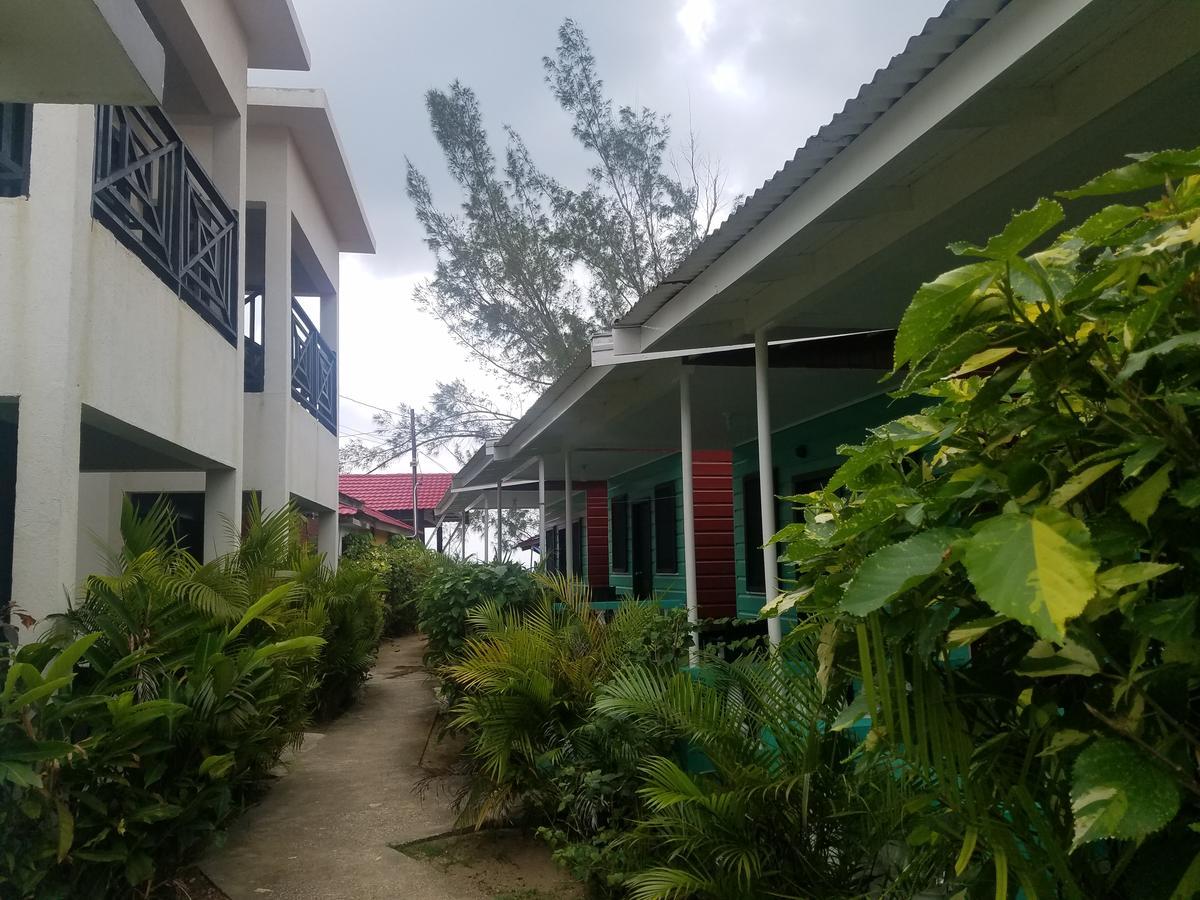Roots Cafe Rooms Negril Buitenkant foto