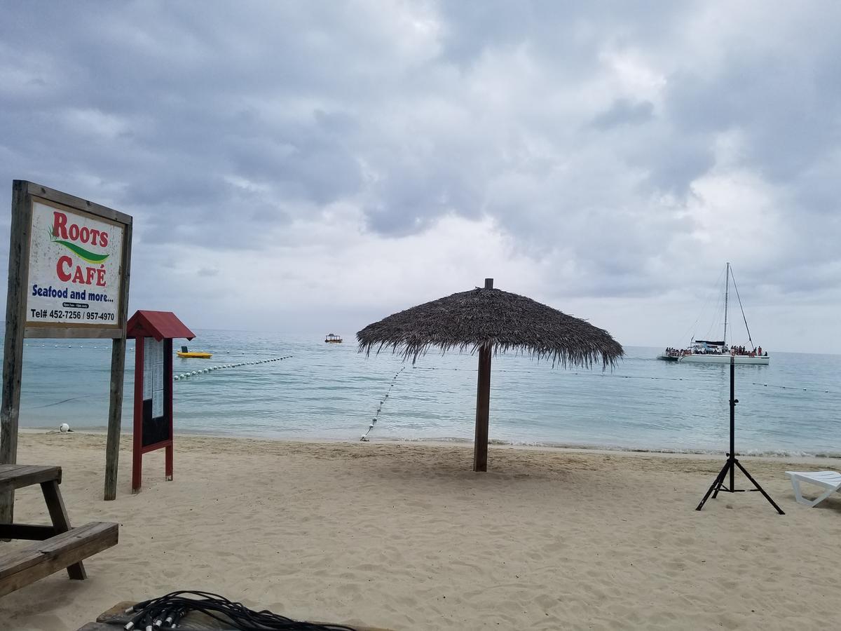 Roots Cafe Rooms Negril Buitenkant foto