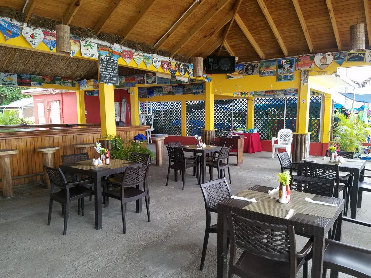 Roots Cafe Rooms Negril Buitenkant foto